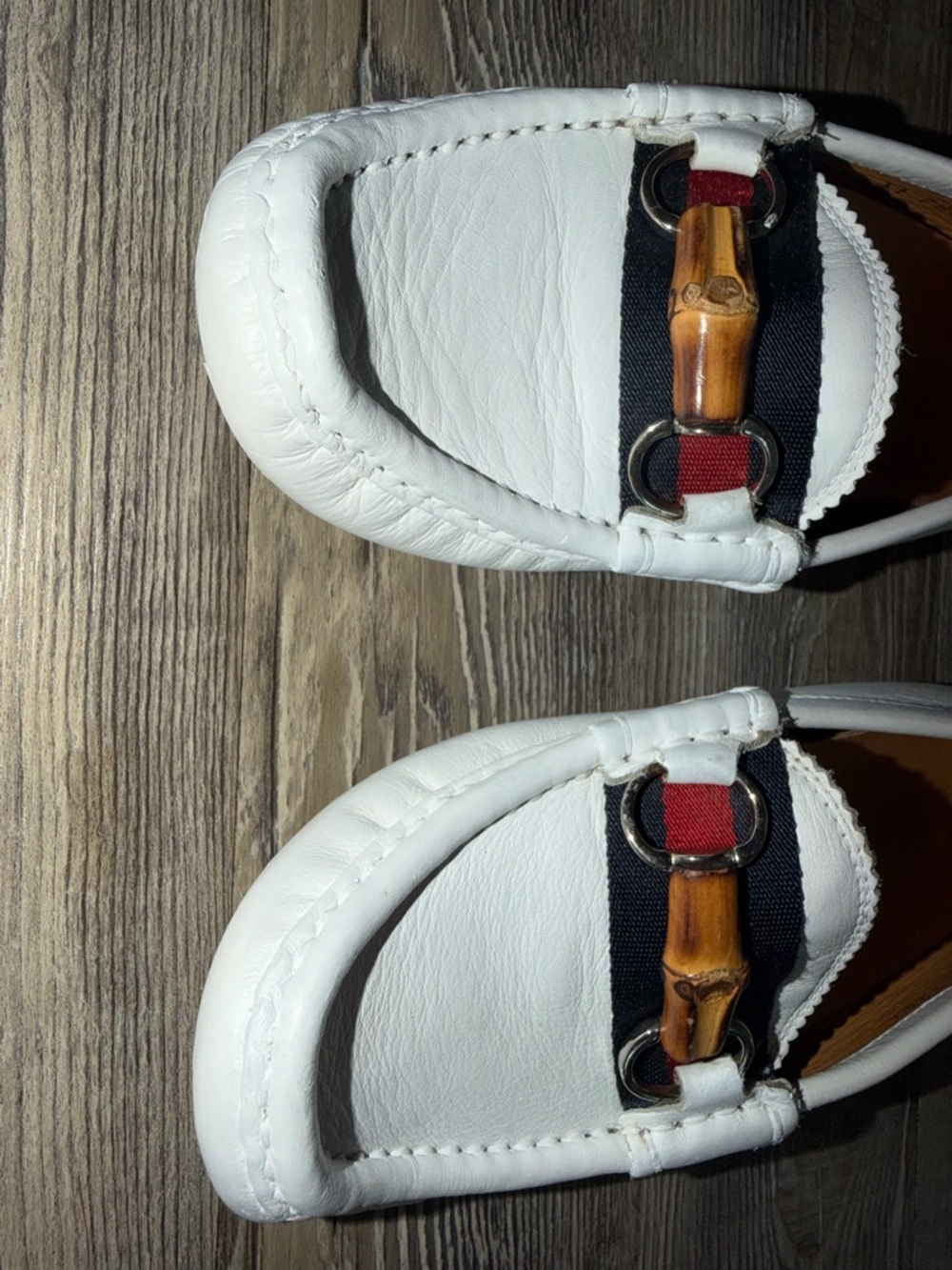 White Leather Gucci Kids Slip-On Loafers with Navy & Red Accent - Picture 5 of 9